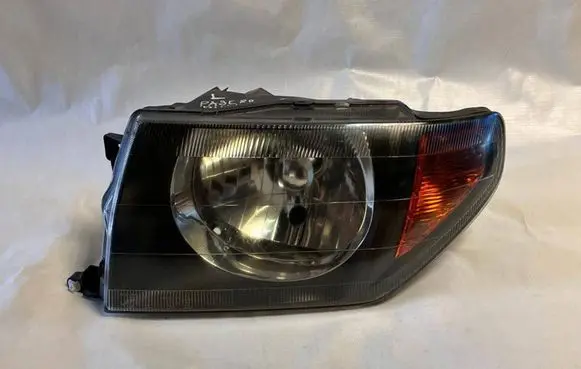 Mitsubishi Pajero Headlight/headlamp