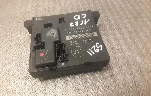 Mercedes-Benz E W211 Door control unit/module 2118201626 A2118201626
