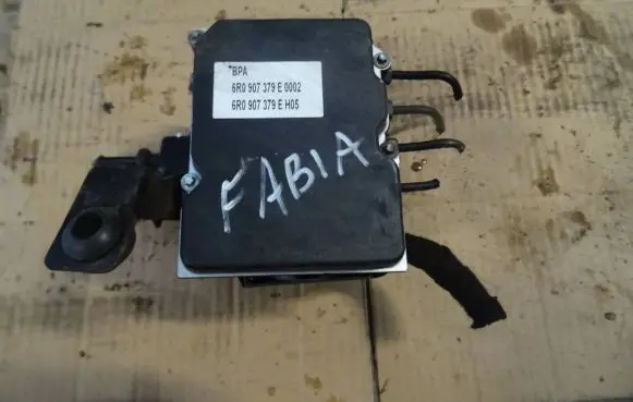 Skoda Fabia Mk2 (5J) ABS Pump 6R0907379E