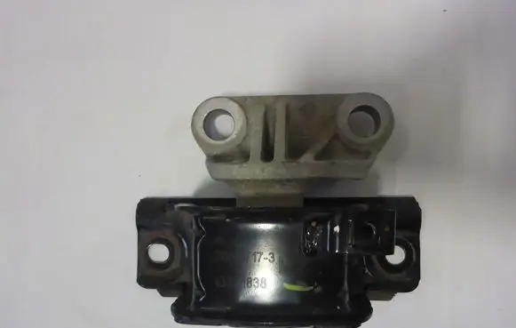 Opel Corsa E Engine mount vacuum valve 13371838
