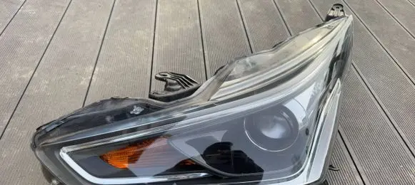 Toyota Aygo AB40 Headlight/headlamp 0H-27