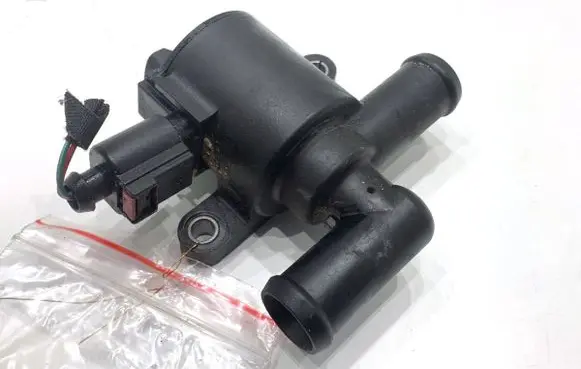 Volkswagen Arteon Oil filter mounting bracket 5Q0906457K