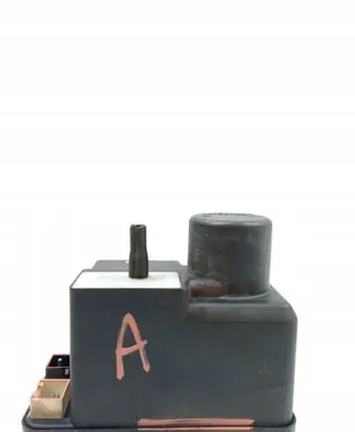 Audi 80 90 S2 B4 Central locking vacuum pump 4A0862257C