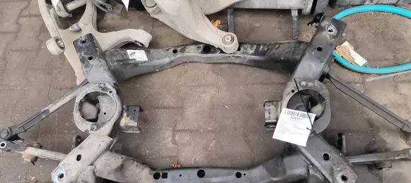 Dodge Challenger Engine mount bracket 
