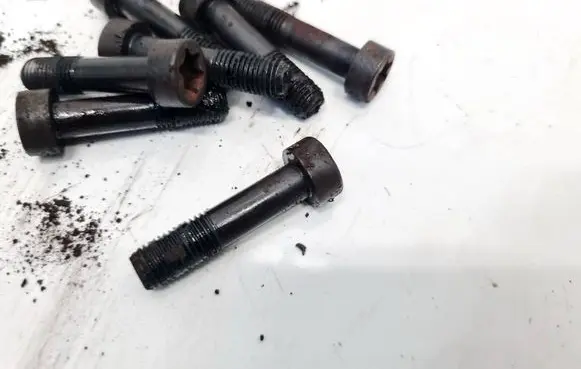 Toyota Corolla Verso AR10 Nuts/bolts 