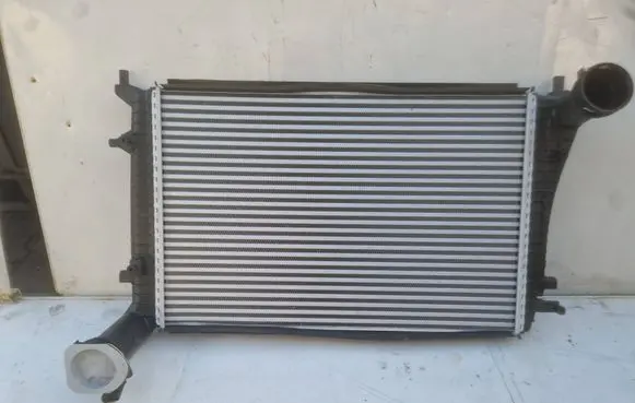 Volkswagen Touran I Intercooler radiator 1K0145803R