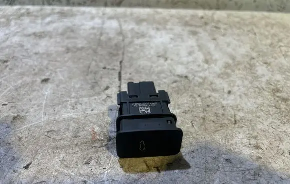 Ford Puma Tailgate/boot open switch button JX7T19B514AA 332523SEP05