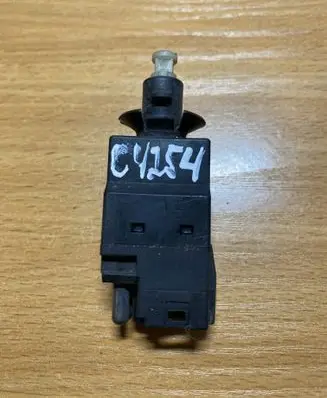 Mercedes-Benz E W210 Brake pedal sensor switch 001545010 C4254