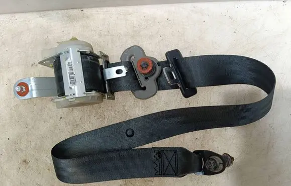 Hyundai Santa Fe Rear seatbelt 898102B000