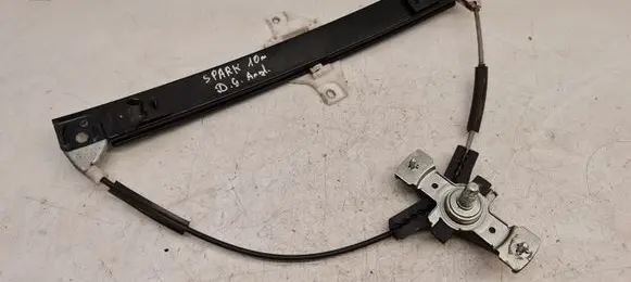 Rear door manual window regulator