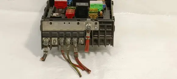 Volkswagen Caddy Fuse box set 1K0937125D