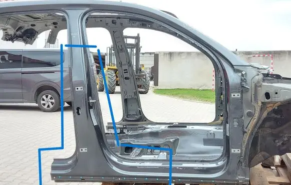 Audi RSQ3 Pillar (middle)