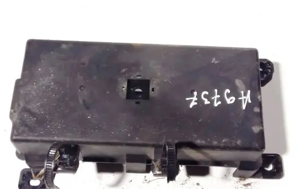 KIA Sorento Fuse box cover 
