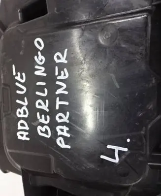 Citroen Berlingo AdBlue liquid reservoir p1001539
