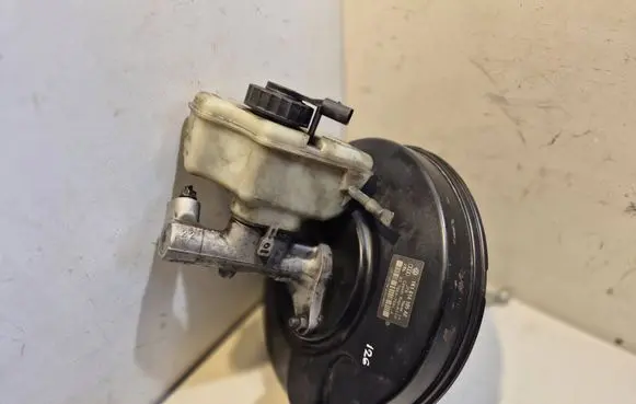 Skoda Octavia Mk2 (1Z) Brake booster 1K1614105AE 1K1611301C