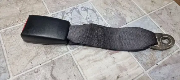 Suzuki Liana Rear seatbelt buckle 050401A4X