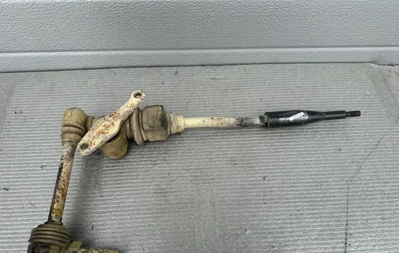 Nissan Patrol Y60 Gear shifter/selector 3327420J00