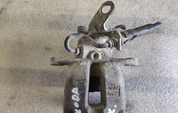 Skoda Octavia Mk2 (1Z) Rear brake caliper