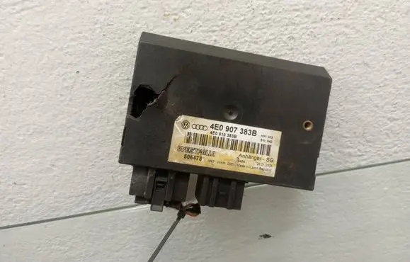 Audi A8 S8 D3 4E Tow bar trailer control unit/module 4E0907383B 506478 4E0910383B