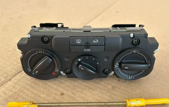 Volkswagen Golf V Climate control unit 742153