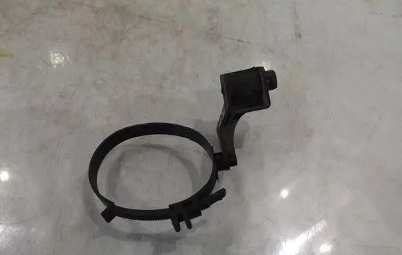 Alfa Romeo 147 Intercooler pipe mounting bracket 