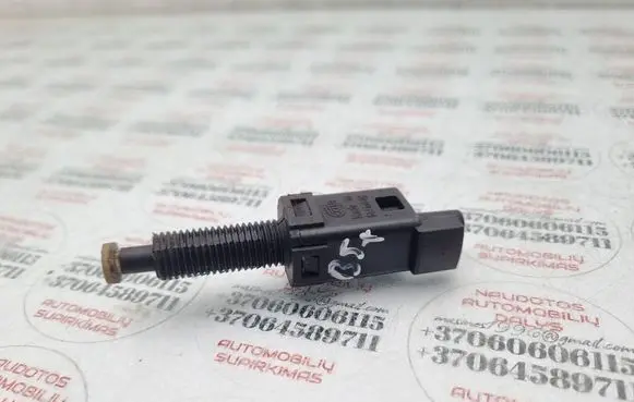 Volkswagen PASSAT B5.5 Brake pedal sensor switch 811907343B