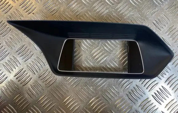 Radio/GPS head unit trim