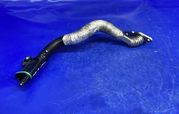 Audi A5 Breather hose/pipe 06H103226A