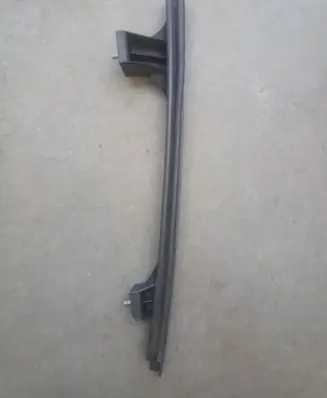 Hyundai ix35 Rear door windshield rail 