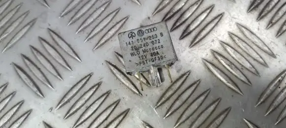 Volkswagen PASSAT B4 Other relay 141951253b 20240072
