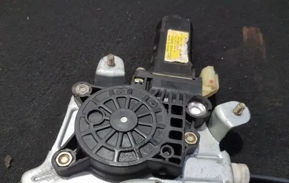 Hyundai Accent Rear door window regulator motor