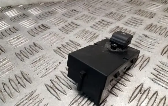 Opel Mokka Electric window control switch 13301886