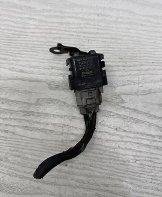 Toyota Avensis T270 Glow plug pre-heat relay 2861067010 1567000671