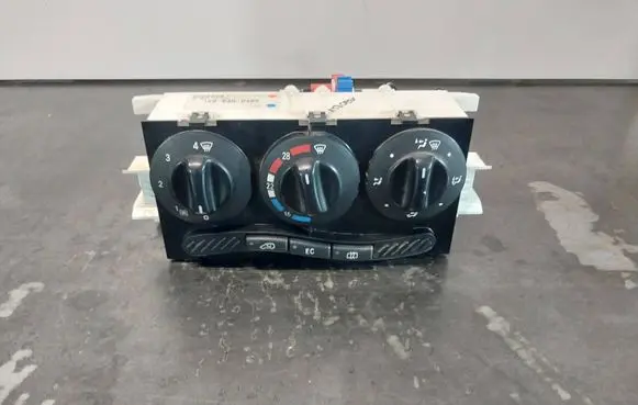 Mercedes-Benz A W168 Climate control/heater control trim 1688300485