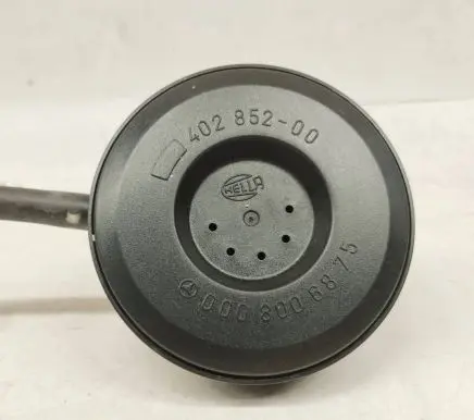 Mercedes-Benz E W124 Headlight level adjustment motor 0008006875 A0008006875