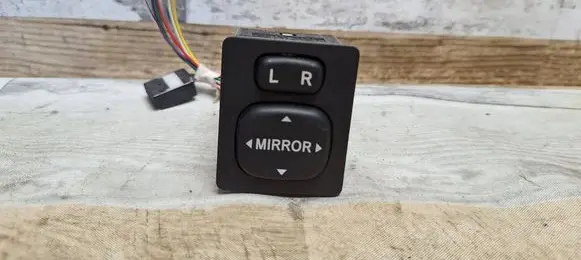 Toyota Auris 150 Wing mirror switch 769746C 769746 183574