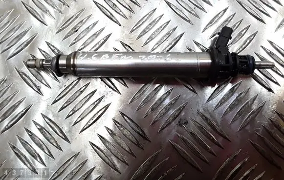 Mercedes-Benz CLS C218 X218 Fuel injector a2780700687