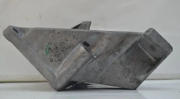 Audi A4 S4 B7 8E 8H Engine mounting bracket 4B0199307C