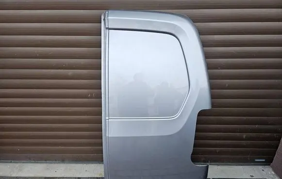 Opel Combo E Rear door