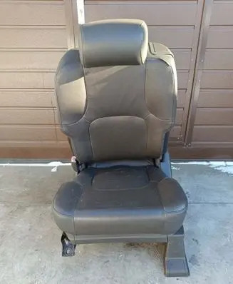Nissan Navara D40 Front passenger seat 