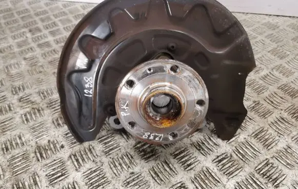 Volkswagen Golf VIII Front wheel hub