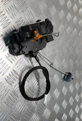 Opel Insignia A Front door lock 3023880