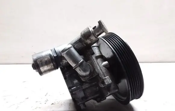 BMW 5 E60 E61 Power steering pump 7697974
