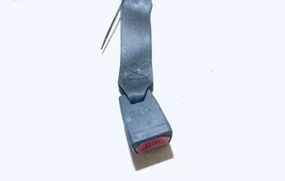 Mitsubishi Space Wagon Rear seatbelt buckle n8b1073