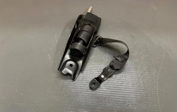 Volvo V70 Front seatbelt 39860303