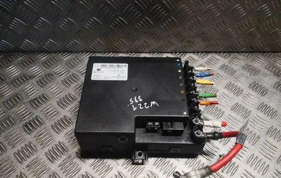 Mercedes-Benz S W221 Fuse box set 2215400401 A2215400401