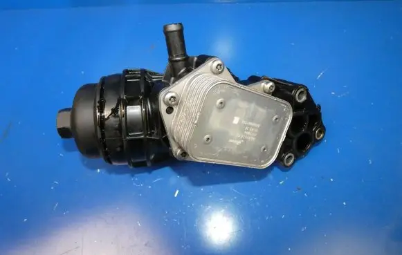 Mercedes-Benz CLA C117 X117 W117 Oil filter mounting bracket 6740230236