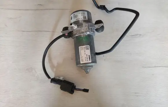 BMW X1 F48 F49 Vacuum pump 6851289