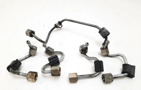 Volkswagen Golf VII Fuel injector supply line/pipe 