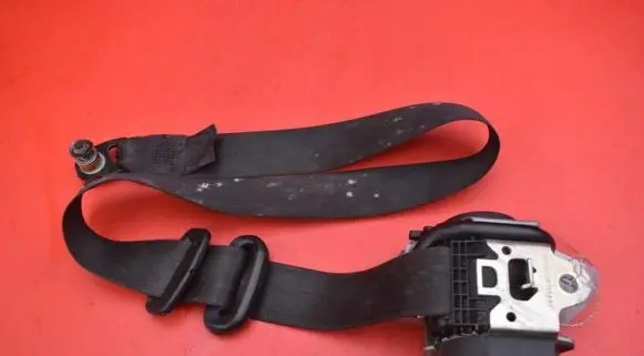Mitsubishi Colt CZ3 Front seatbelt 7000A309